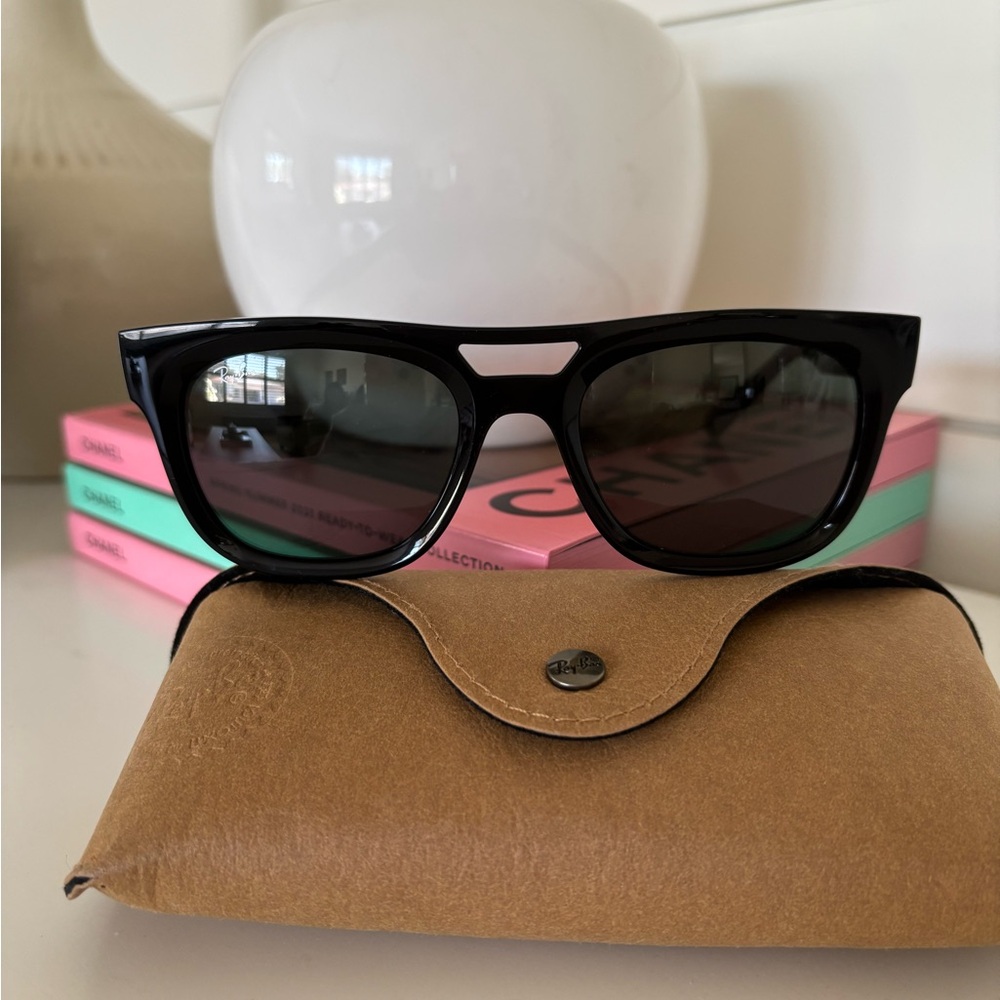Black Ray-ban Sunglasses with Case